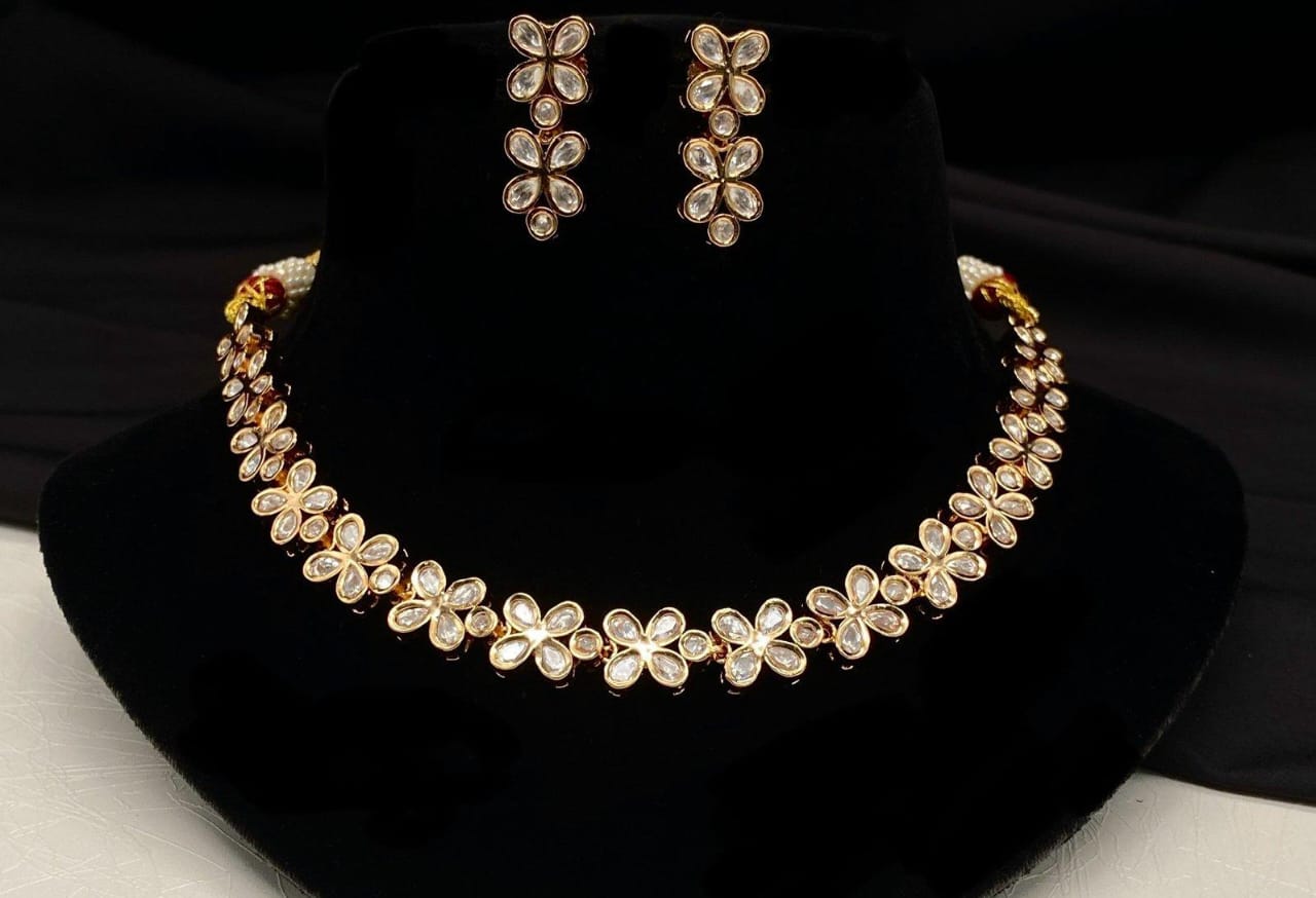 Hyderabadi un-cut on sale kundan neckalce and earrings