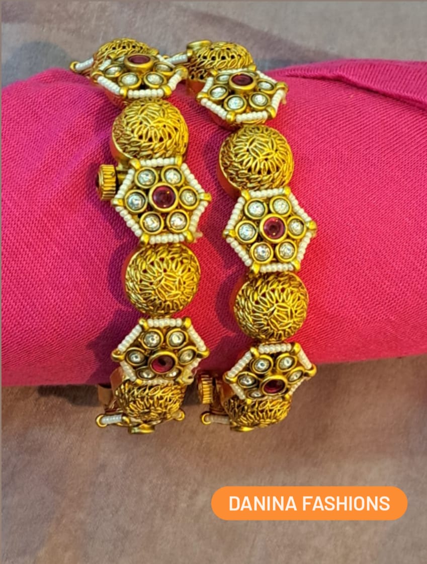 Antique rajwadi design kundan bangles