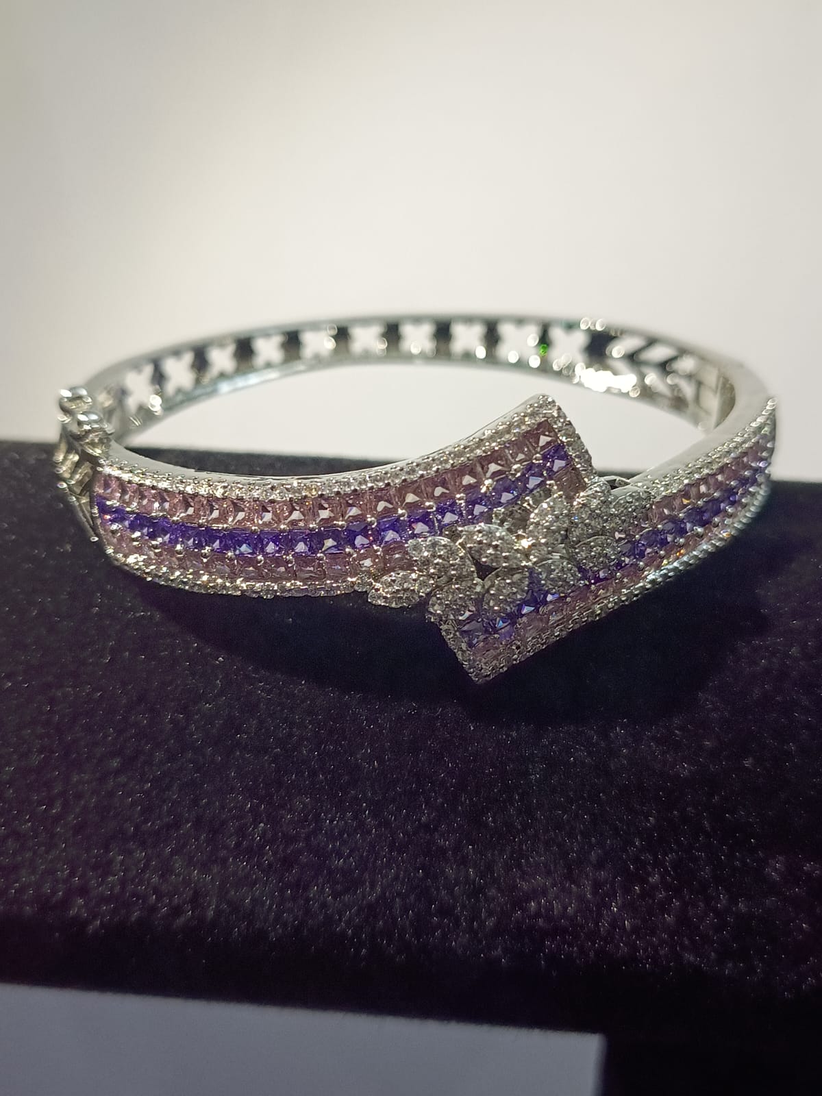 Swarovski inspired opeable bracelet