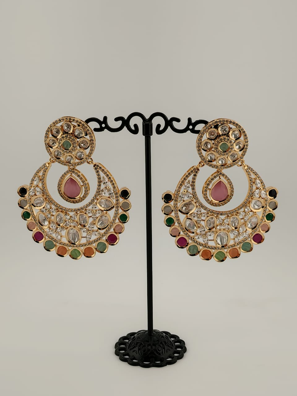 Statement kundan chandbaali with pota stones