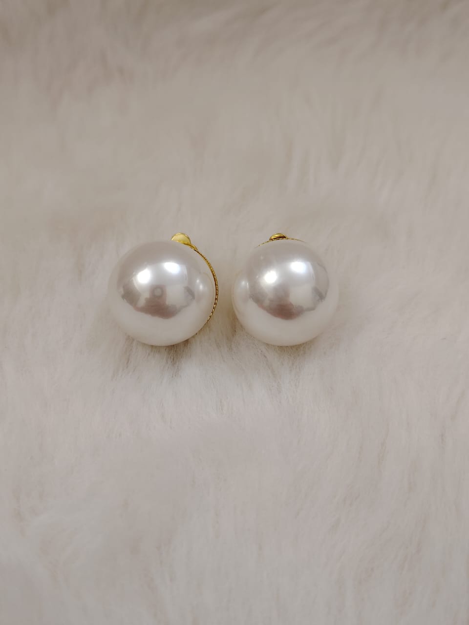 Oversized fresh water pearl studs in white