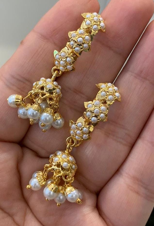 Semi-precious stones and pearls hoop earrings