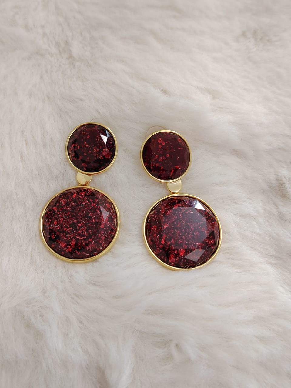 Staatement earings in red natural stone