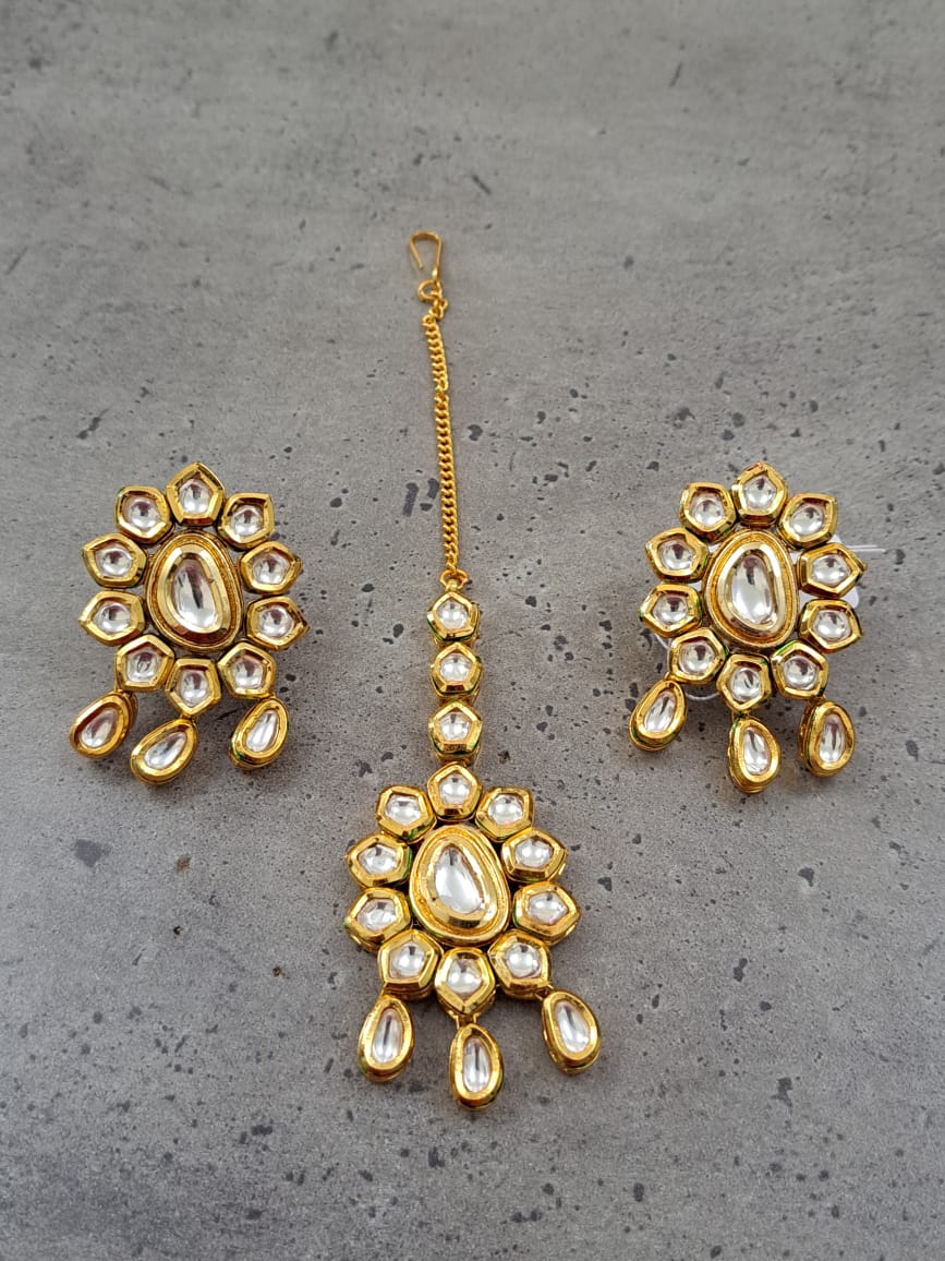 Kundan earrings with tikka set.
