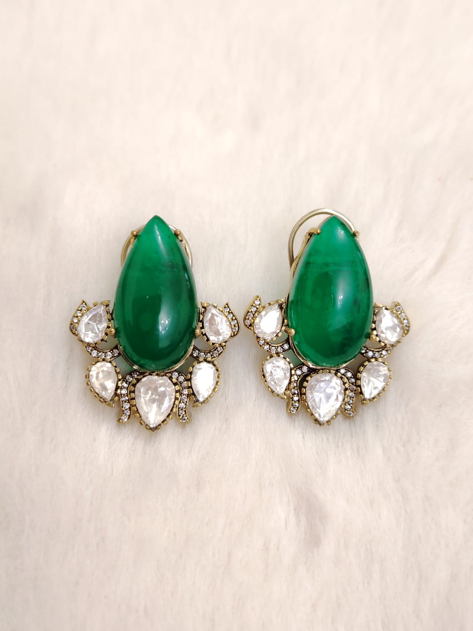 Victorian studs with green doublet stone and pachi kundans