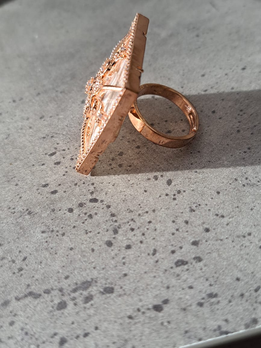 Mother of pearl rose gold cocktail finger ring