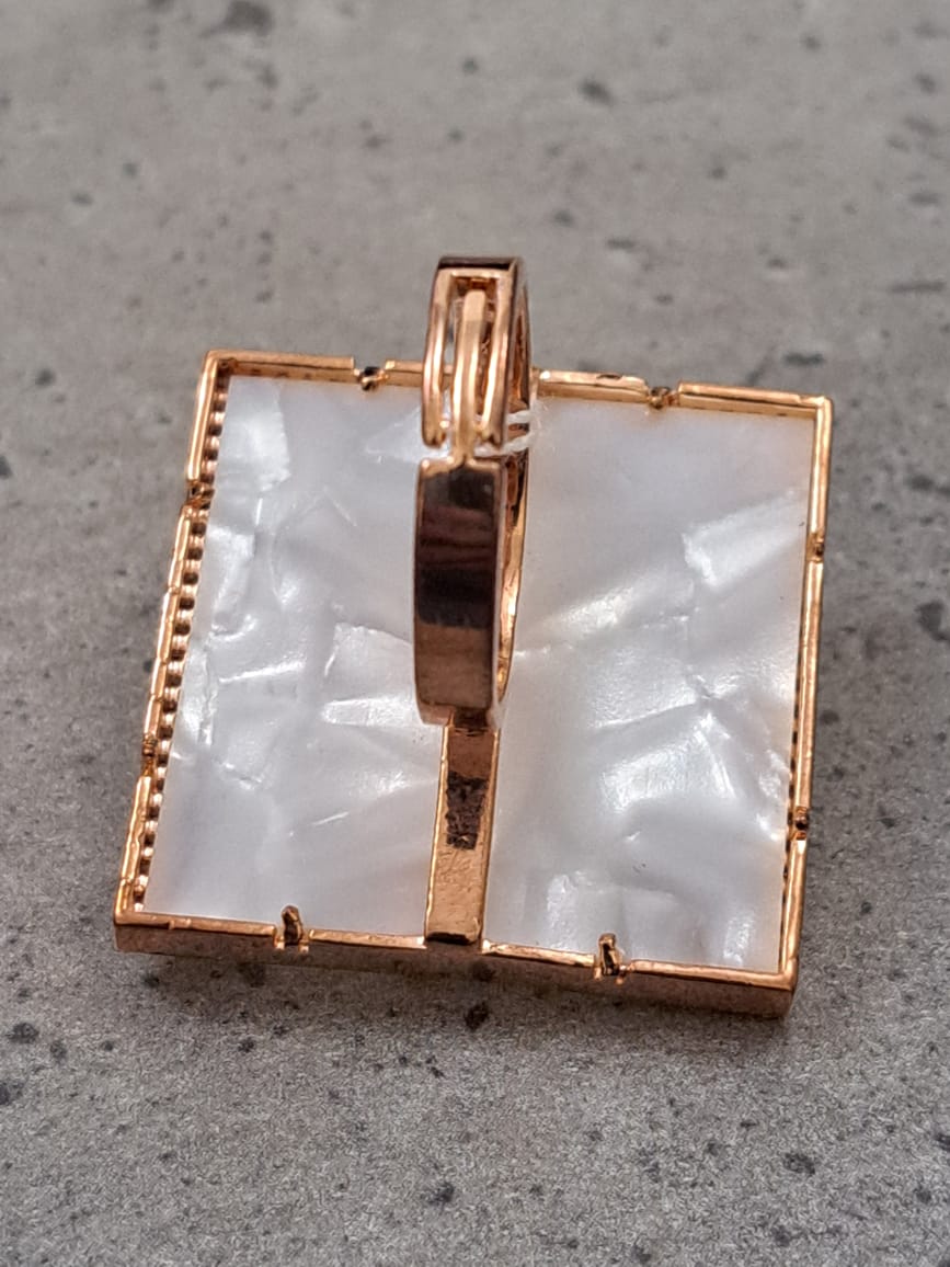 Mother of pearl rose gold cocktail finger ring