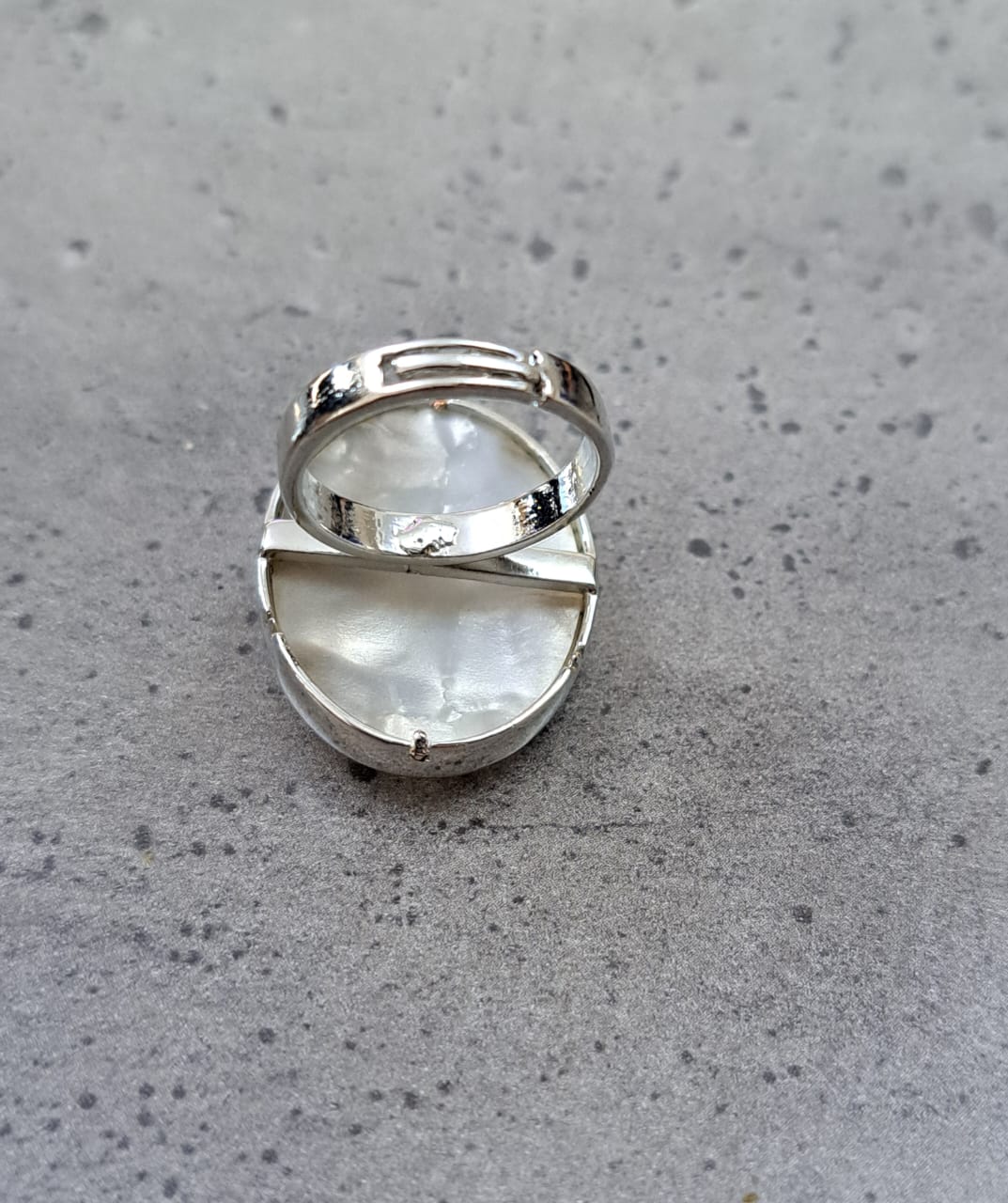 Mother of pearl finger ring with american diamonds in Silver