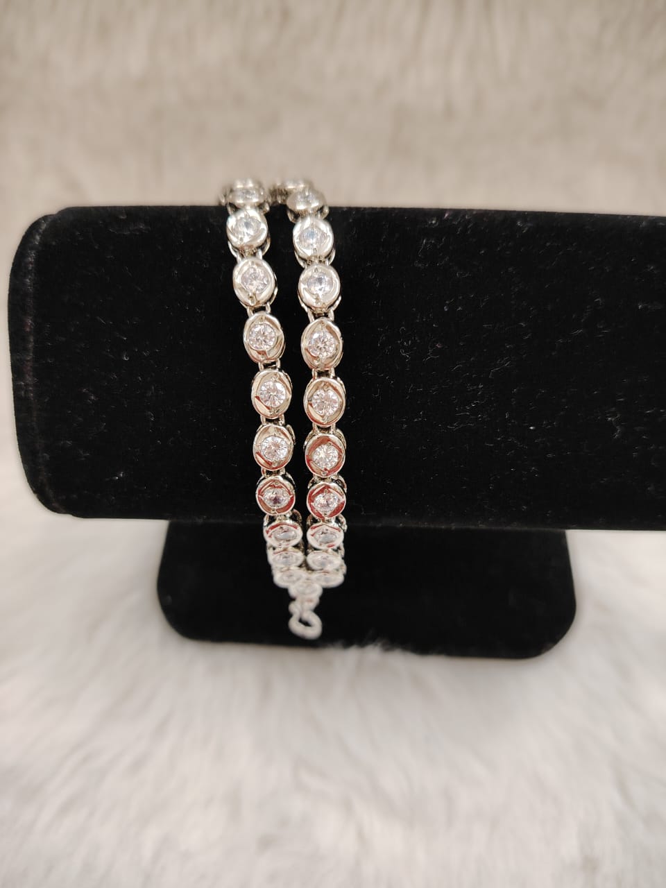 Silver plated bracelet with american diamonds.