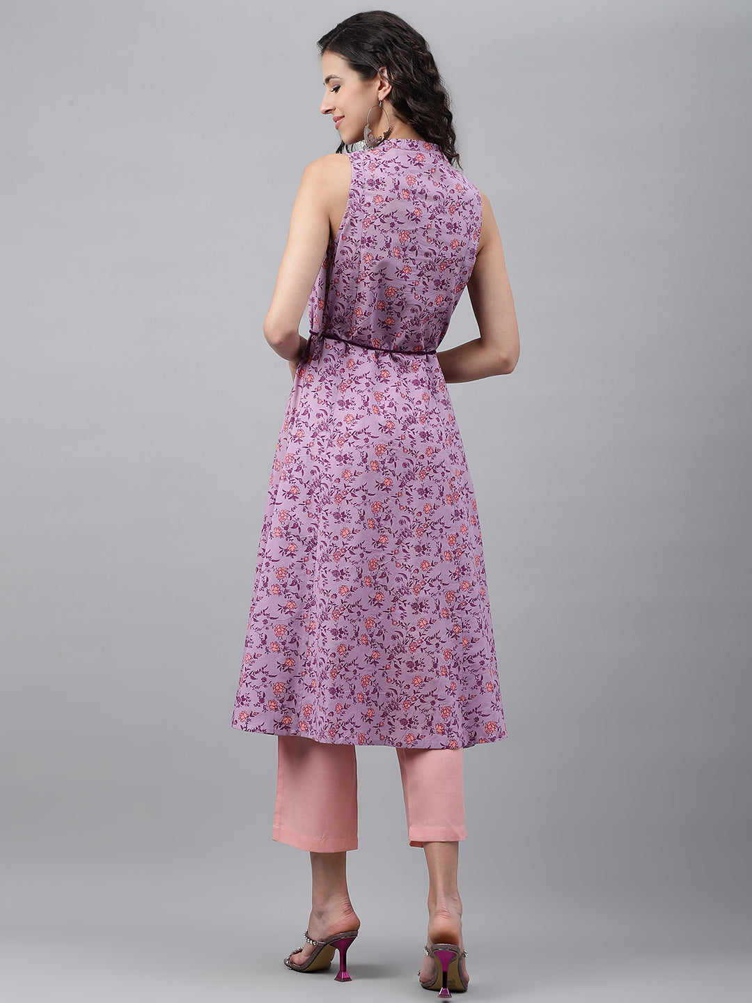 Cotton sleeveless dress with mandarin collar in lavender