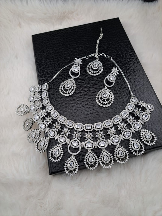 Gorgeous Silver american diamonds and cubic zircon set with maang tikka