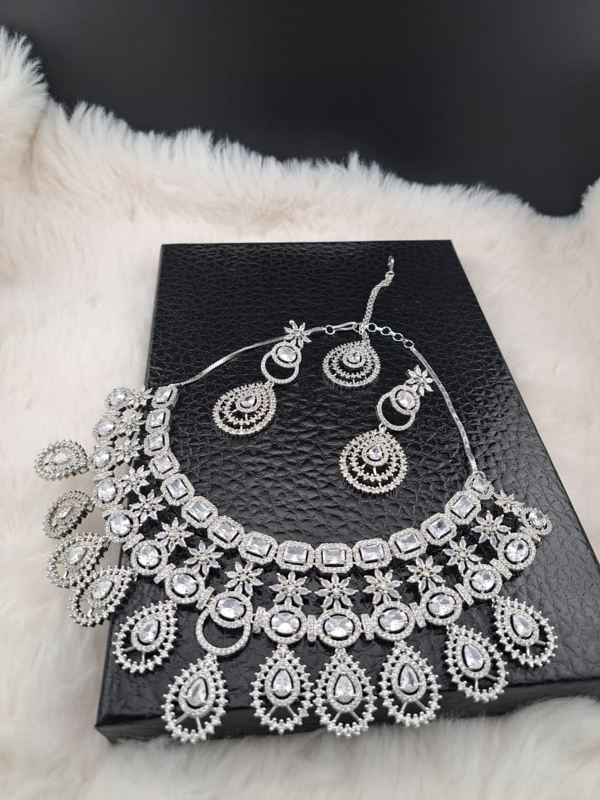 Gorgeous Silver american diamonds and cubic zircon set with maang tikka