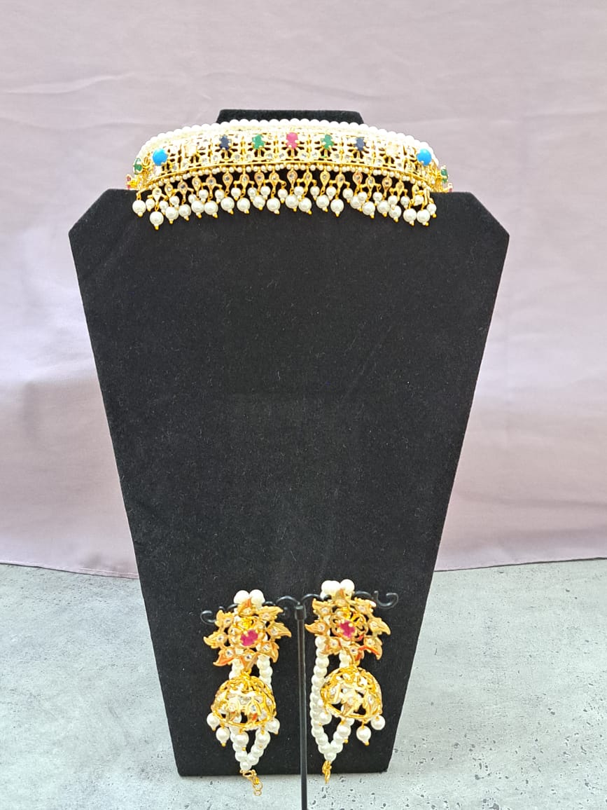 Gulband (neckfit choker)with earrings and tika