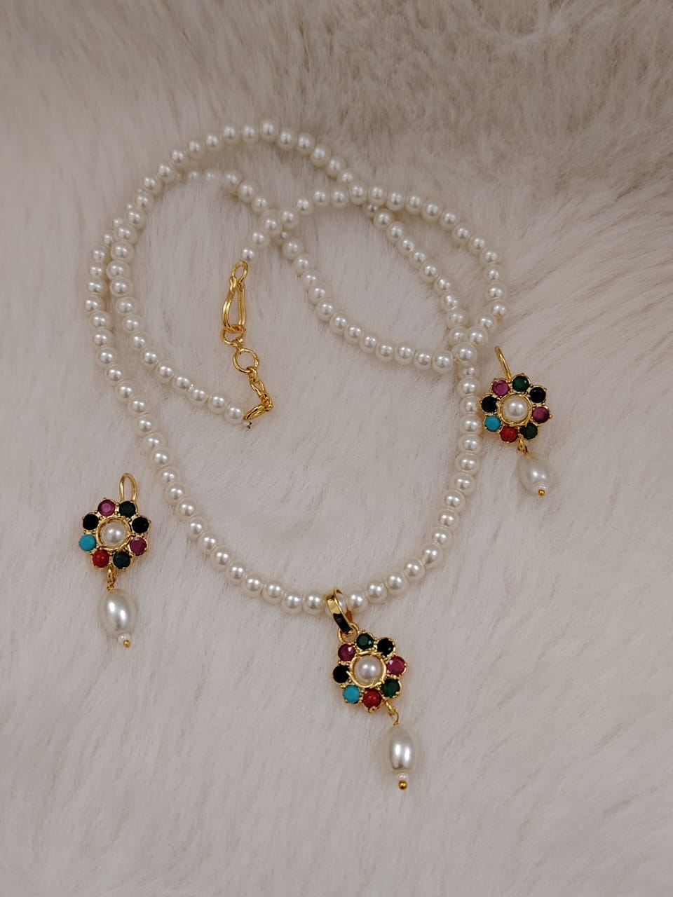 Elegant multi-color semi-precious stones and pearls set