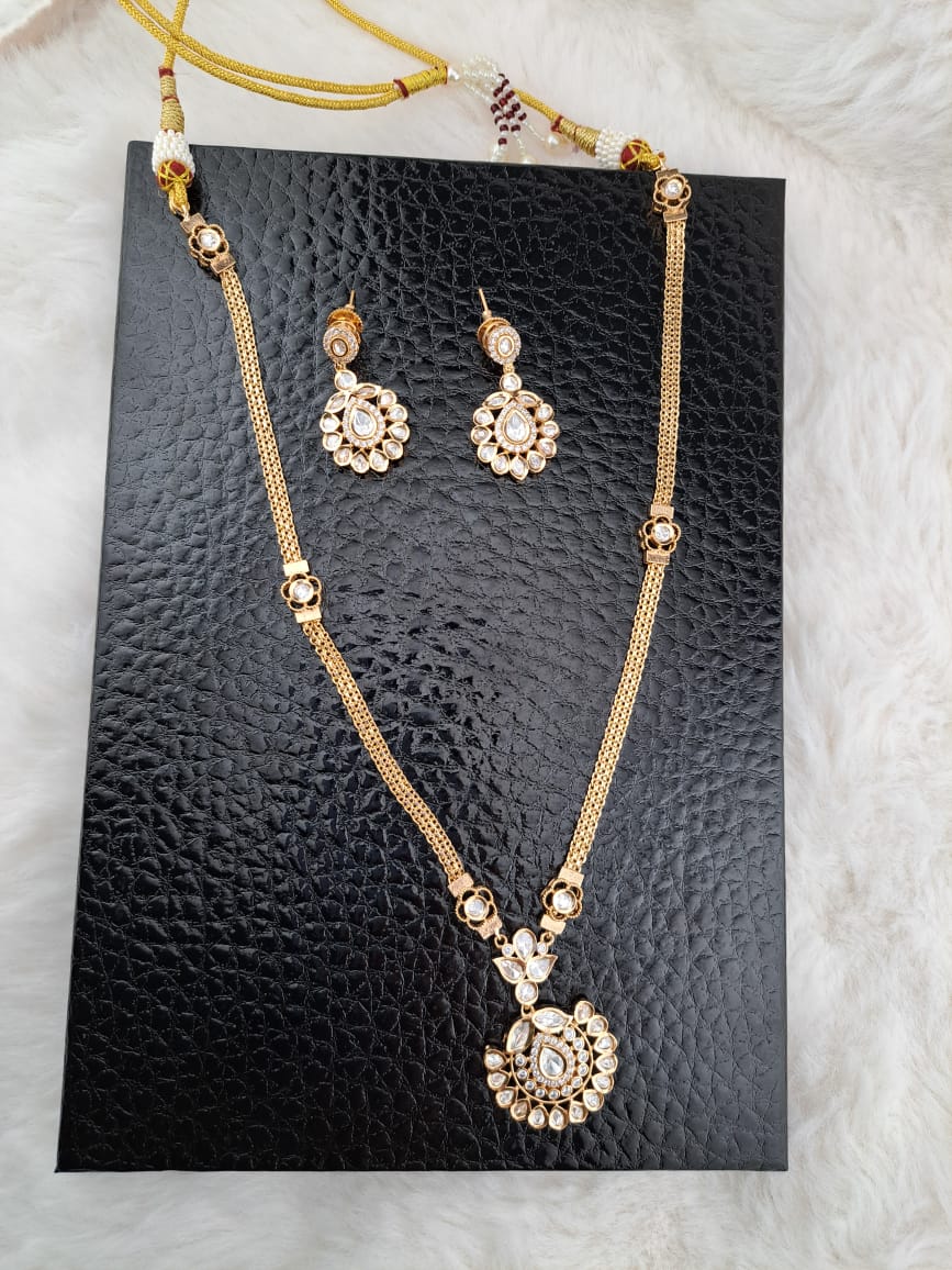 Gold pendant set with American diamonds