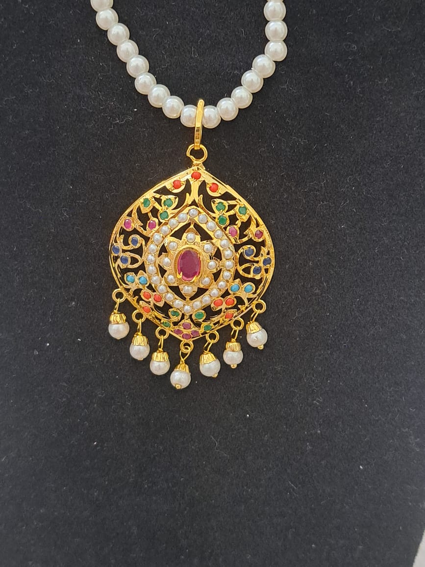 Semi-precious pearl pendant set multicolor with pearl mala.