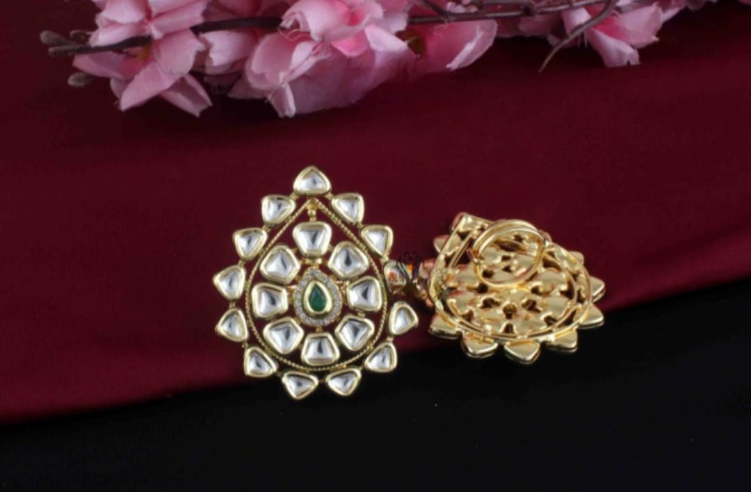 Big oval kundan Finger Ring