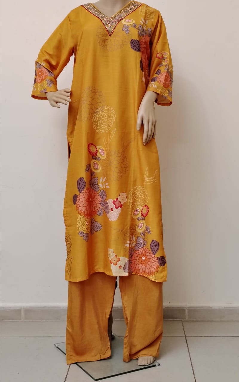 Muslin silk digital printed 3pc suit.